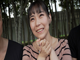 THE ドキュメント　本能丸出しでする絶頂SEX　110cmの爆乳Mカップ妻がAV出演！イキ狂う快楽乱交の宴　サンプル画像02